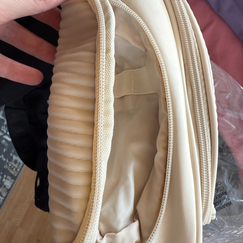 DEZI Cream Makeup Bag - Picture 5 of 6